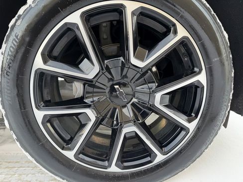 Used 2024 Chevrolet Suburban RST w/ Luxury Package image 33