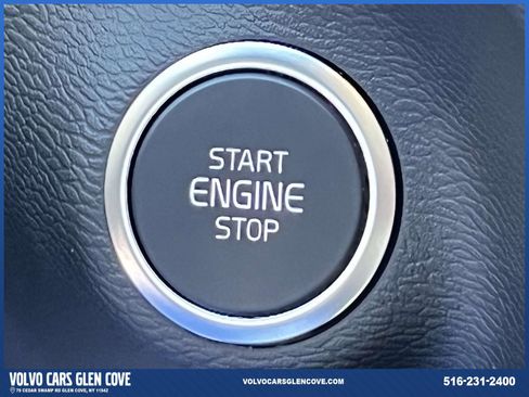 Used 2025 Volvo XC40 B5 Ultra w/ Climate Package image 32