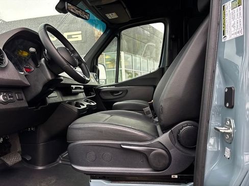 Used 2025 Mercedes-Benz Sprinter 2500 image 35