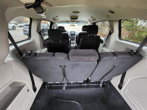 Used 2017 Dodge Grand Caravan SE image 14