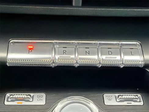 Used 2024 Lincoln Nautilus Reserve image 33