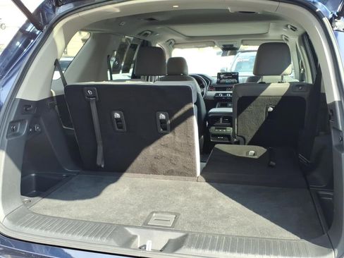 Used 2024 Honda Pilot Touring image 4