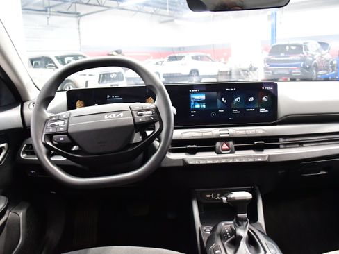 Used 2025 Kia K4 FWD image 8