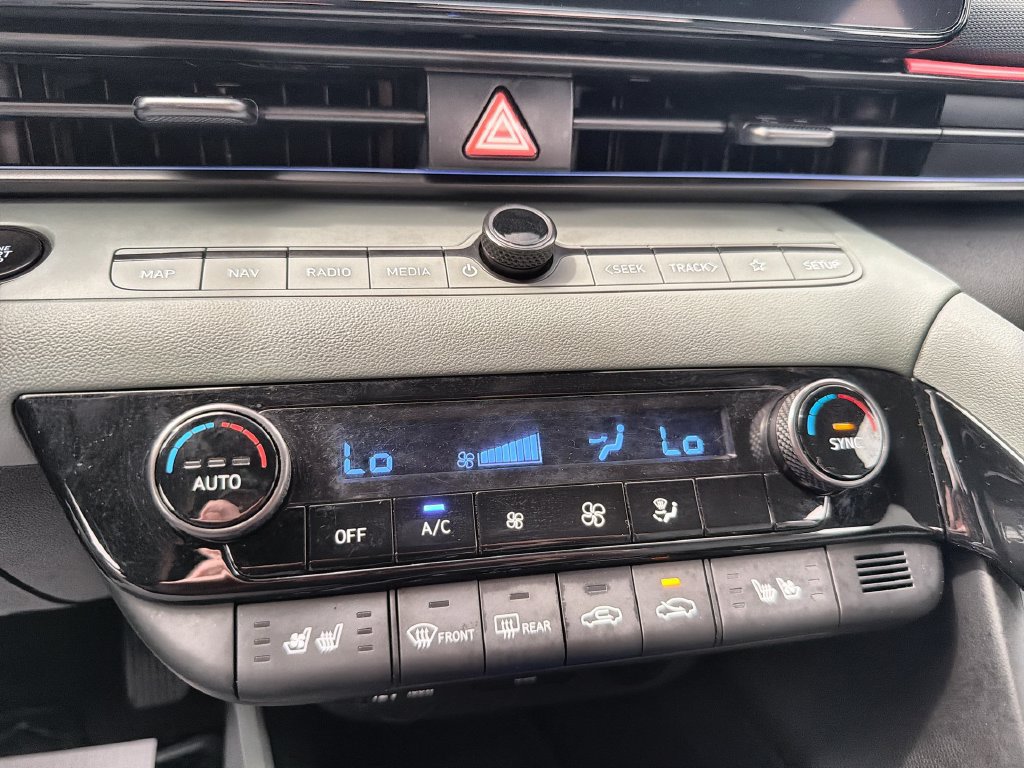 Used 2025 Hyundai Elantra Limited FWD image 17