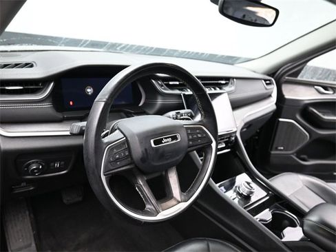 Used 2022 Jeep Grand Cherokee L Limited image 16