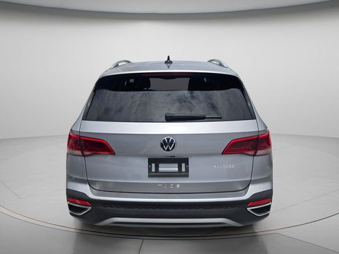 Used 2023 Volkswagen Taos SE w/ Black Wheel Package FWD image 4