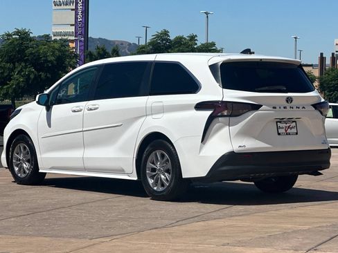 Certified 2024 Toyota Sienna LE AWD/4WD image 7