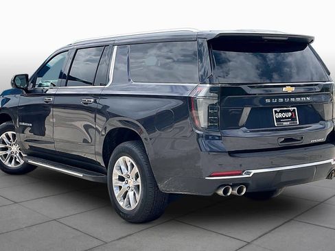 Used 2025 Chevrolet Suburban Premier RWD image 12