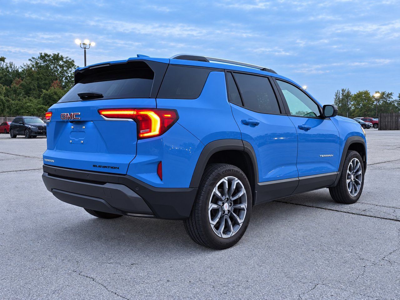 Used 2025 GMC Terrain Elevation w/ Elevation Premium Package FWD image 6