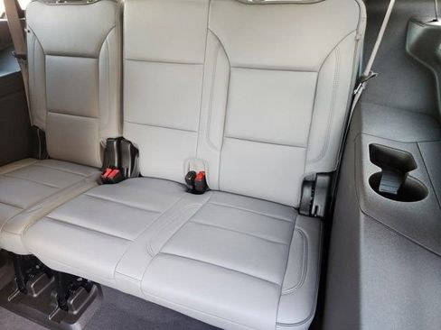 Used 2024 GMC Yukon SLT w/ SLT Premium Package RWD image 31