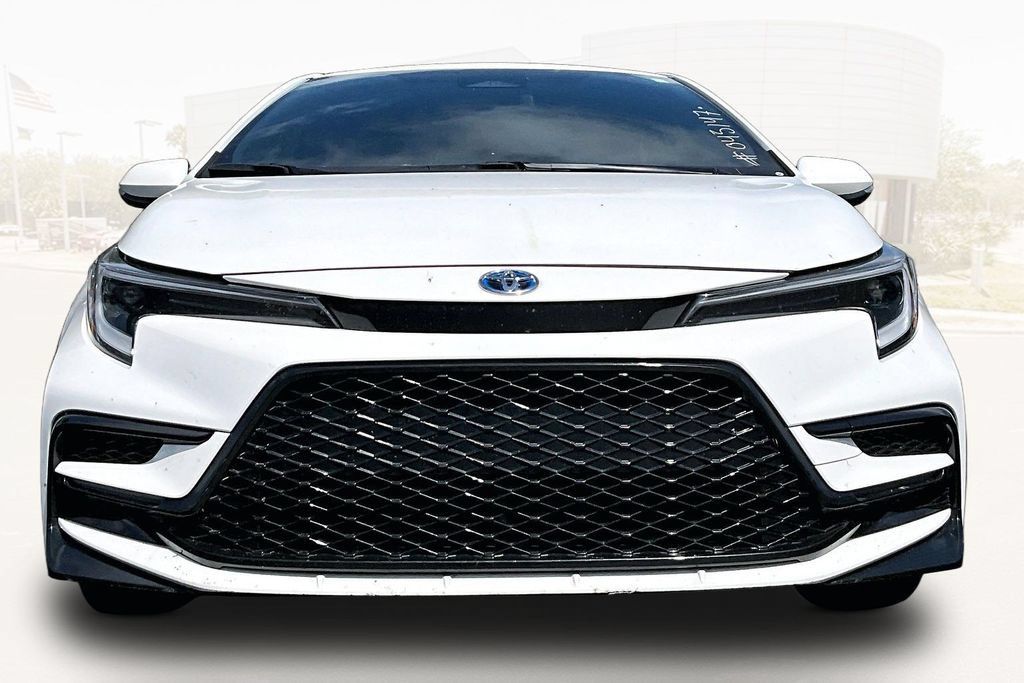 Used 2024 Toyota Corolla SE FWD image 2