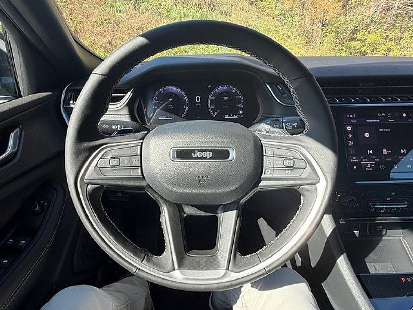 Used 2025 Jeep Grand Cherokee Altitude AWD/4WD image 20
