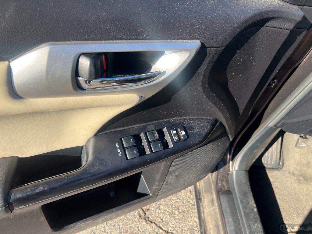 Used 2013 Lexus CT 200h w/ Premium Pkg w/Navigation FWD image 8