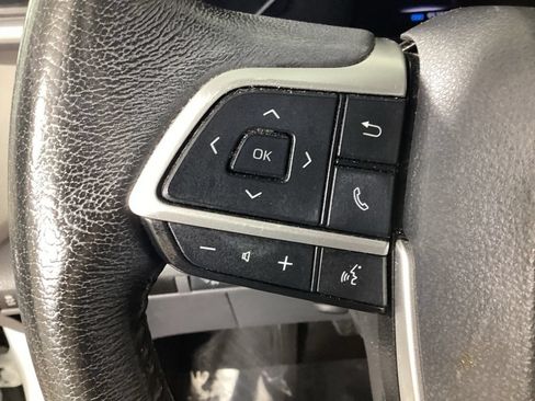 Used 2024 Toyota Sienna XLE FWD image 14