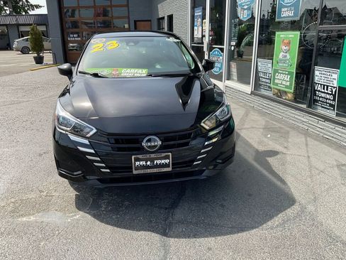 Used 2023 Nissan Versa SV image 2
