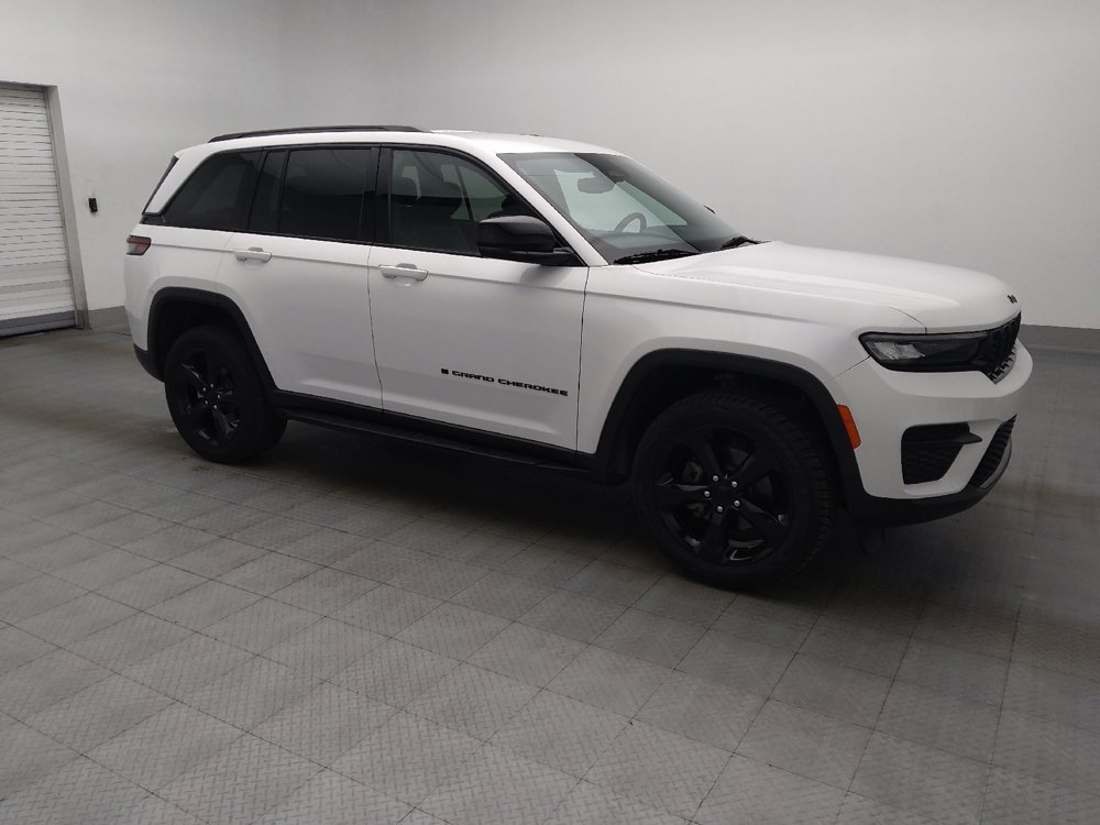 Used 2023 Jeep Grand Cherokee Altitude RWD image 11