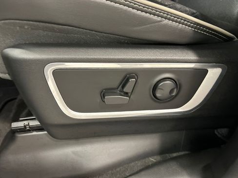 Used 2024 RAM 1500 Laramie image 17