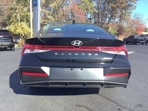 New 2025 Hyundai Elantra Limited image 5