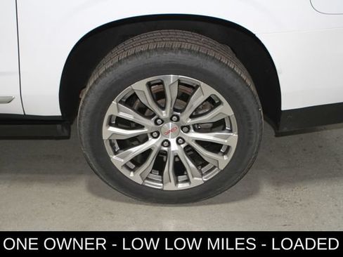 Used 2022 GMC Yukon XL Denali AWD/4WD image 11