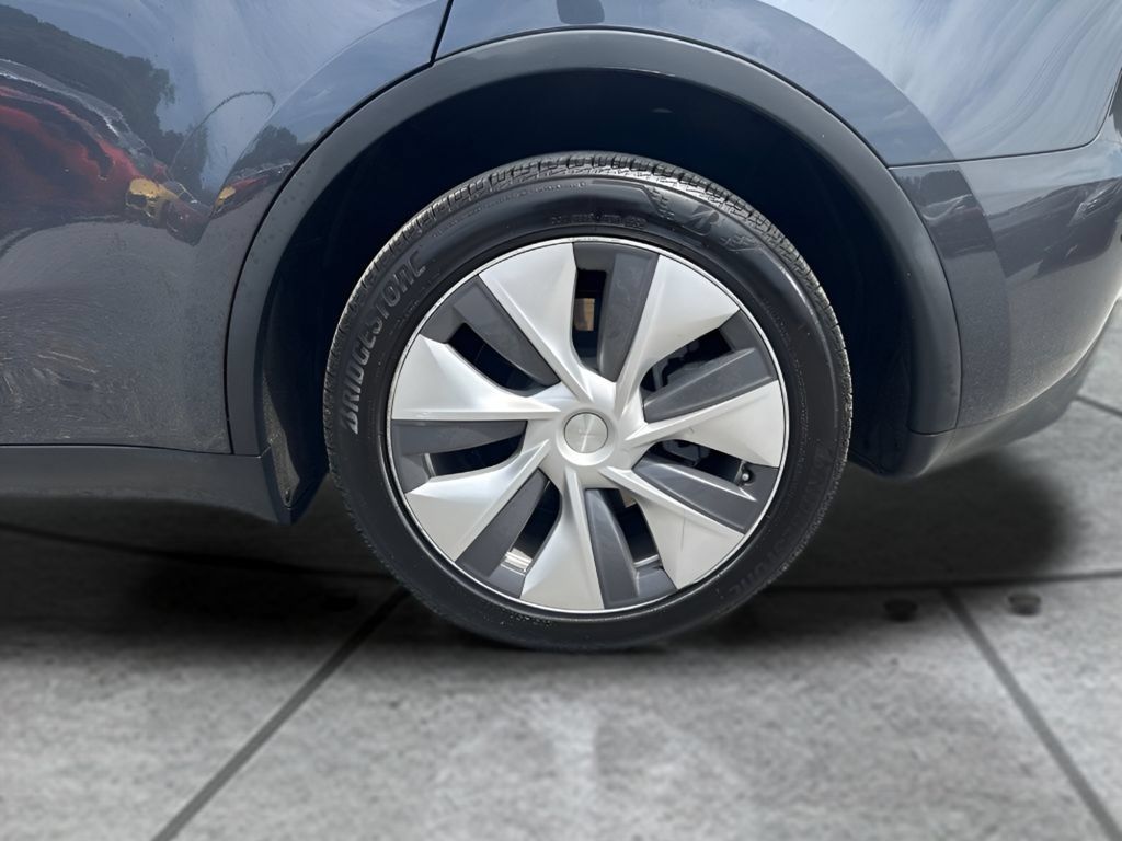 Used 2024 Tesla Model Y Long Range AWD/4WD image 34