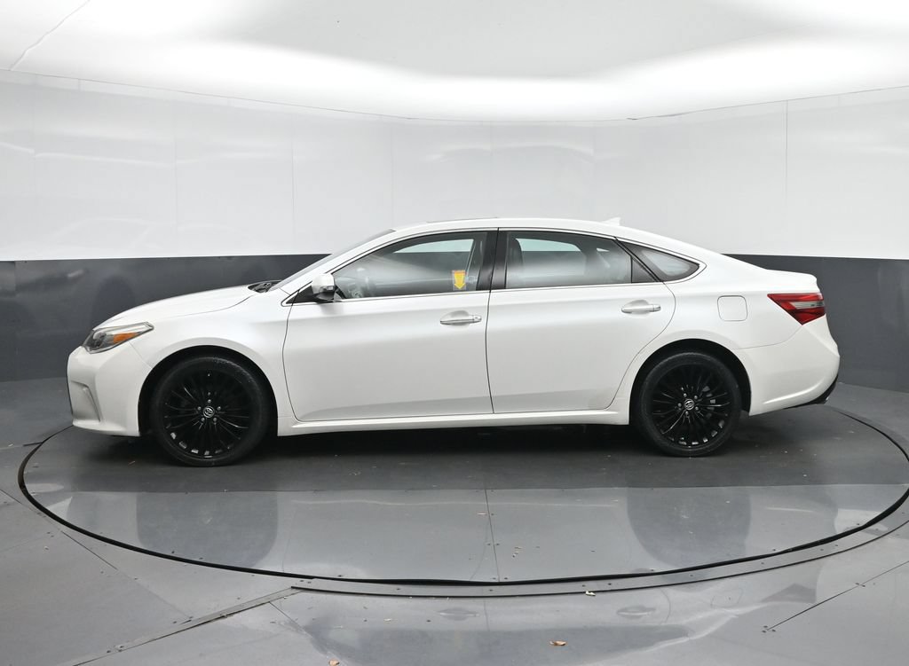 Used 2016 Toyota Avalon Limited w/ Toyota Safety Sense Package FWD image 4