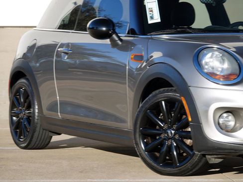 Used 2018 MINI Cooper 2-Door Hardtop image 17