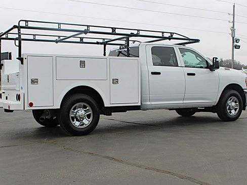 Used 2024 RAM 2500 Tradesman w/ Chrome Appearance Group image 4