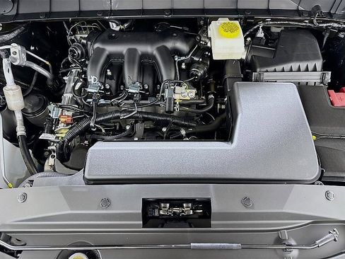 New 2025 Nissan Pathfinder SV w/ Black Appearance Package image 30