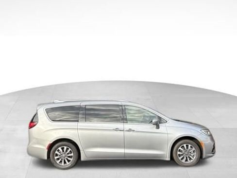 Used 2021 Chrysler Pacifica Touring-L image 1