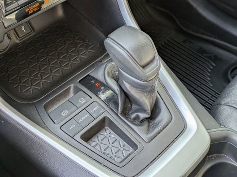 Used 2021 Toyota RAV4 XLE image 25