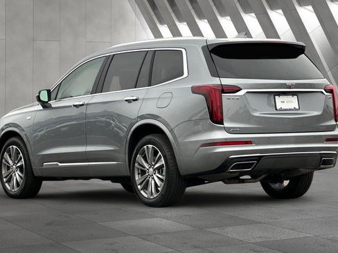 Certified 2025 Cadillac XT6 Premium Luxury image 6