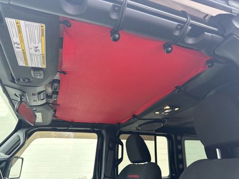 Used 2019 Jeep Wrangler Unlimited Rubicon w/ Cold Weather Group AWD/4WD image 24