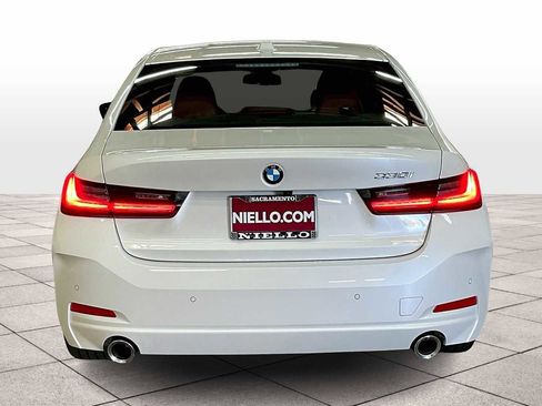 Used 2025 BMW 330i Sedan w/ Premium Package image 7