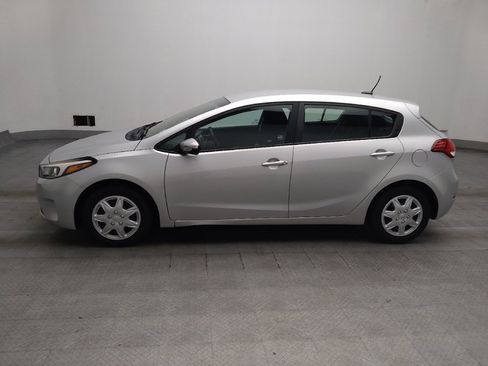 Used 2017 Kia Forte LX FWD image 2
