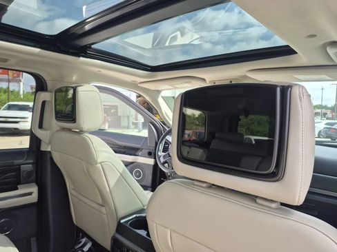 Used 2018 Ford Expedition Platinum RWD image 24