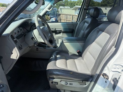 Used 2003 Ford Explorer Sport Trac XLT RWD image 10