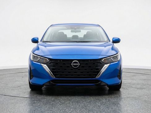 Used 2025 Nissan Sentra SV FWD image 2