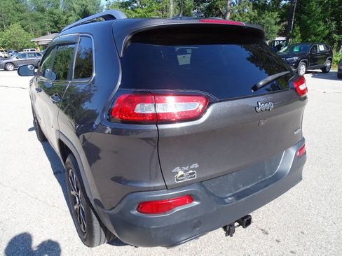 Used 2016 Jeep Cherokee 4WD Latitude w/ Comfort & Convenience Group image 9