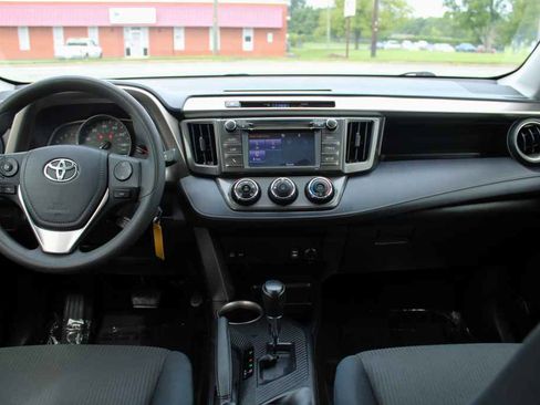Used 2015 Toyota RAV4 LE FWD image 11