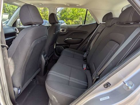 Used 2025 Hyundai Venue SEL FWD image 13