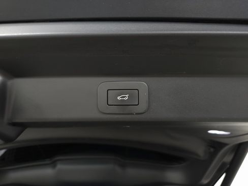 Used 2023 Land Rover Range Rover Sport SE image 7