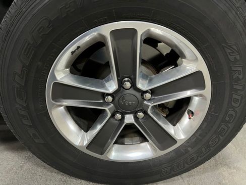 Used 2020 Jeep Wrangler Unlimited Sahara image 42