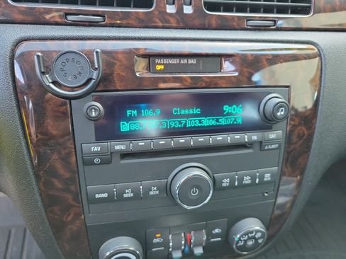 Used 2015 Chevrolet Impala LT w/ LT Sunroof Package FWD image 15