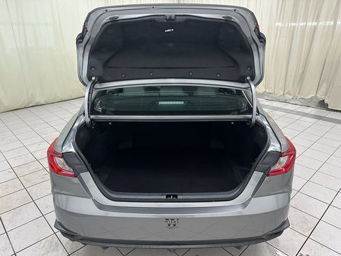 Used 2025 Toyota Camry SE image 8