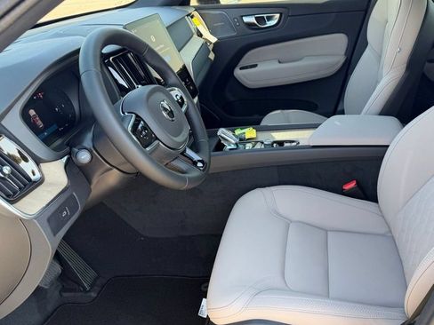 New 2027 Volvo XC60 B5 Plus AWD/4WD image 14