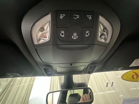 Used 2026 Chrysler Pacifica Limited w/ S Appearance Package FWD image 25