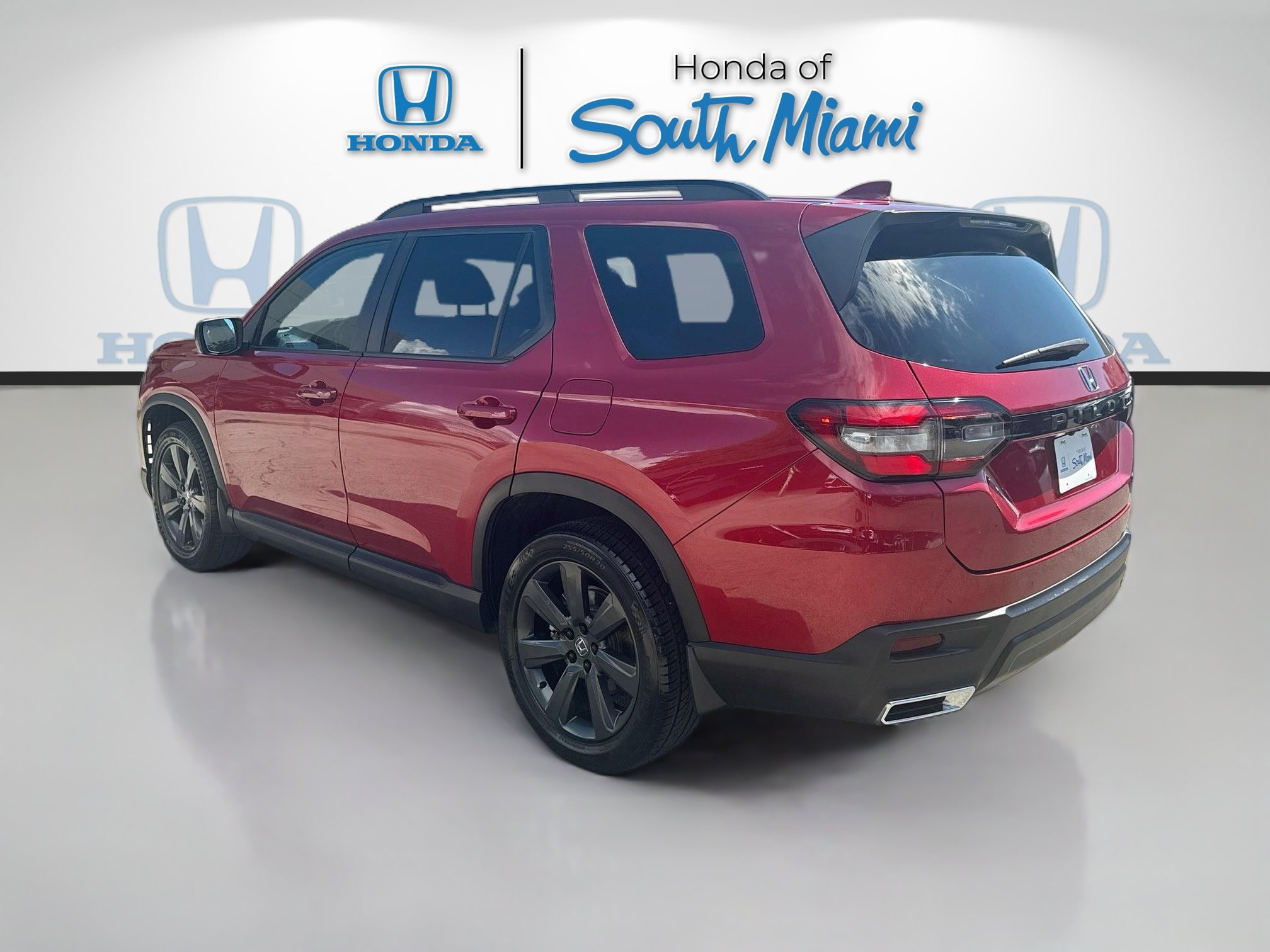 Used 2025 Honda Pilot Sport image 5