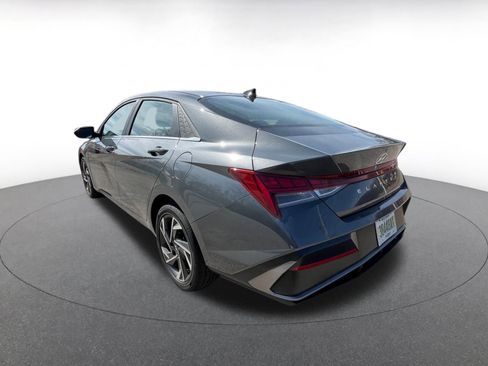 Used 2025 Hyundai Elantra SEL image 5