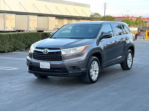 Used 2014 Toyota Highlander LE FWD image 7