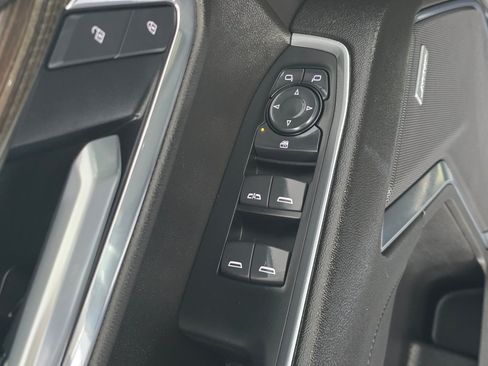 Used 2025 Chevrolet Silverado 1500 LT Trail Boss w/ Convenience Package II AWD/4WD image 25